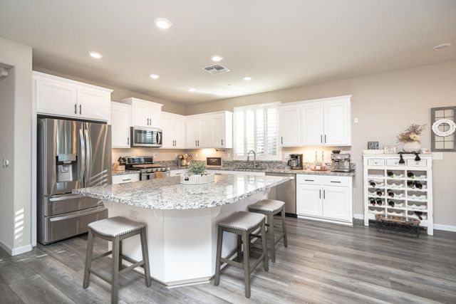 2811 Boxcar Dr, Rocklin, CA 95765