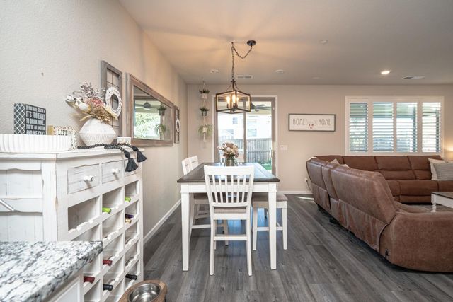 2811 Boxcar Dr, Rocklin, CA 95765