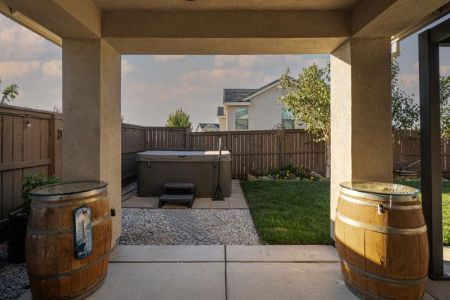 2811 Boxcar Dr, Rocklin, CA 95765