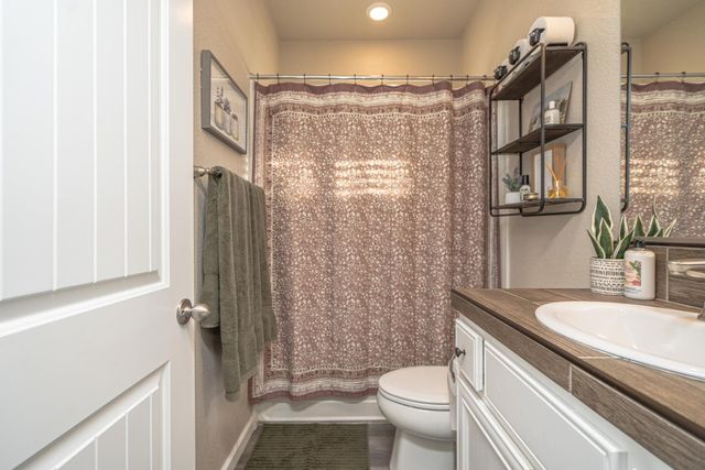 2811 Boxcar Dr, Rocklin, CA 95765