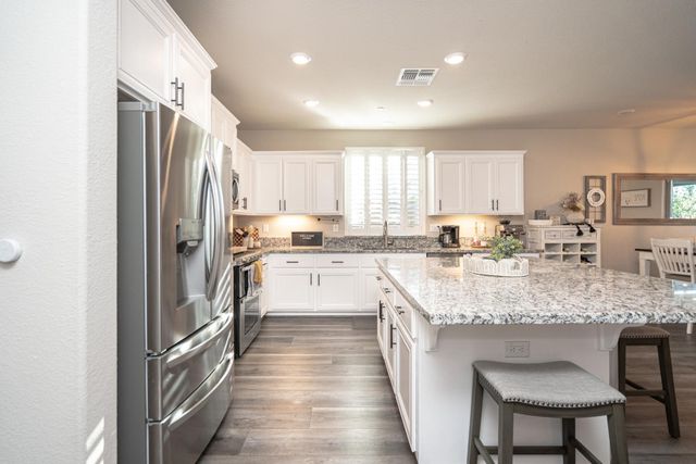 2811 Boxcar Dr, Rocklin, CA 95765