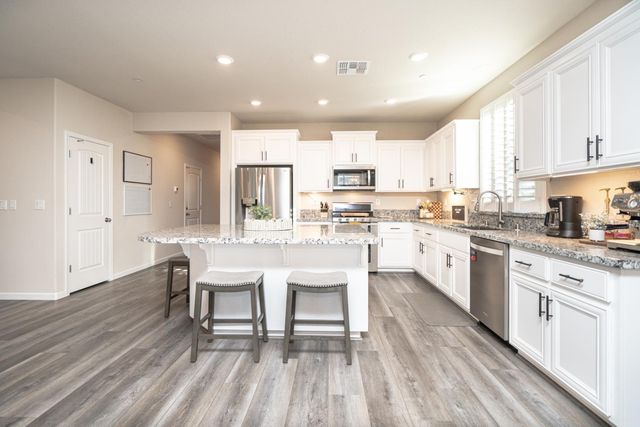 2811 Boxcar Dr, Rocklin, CA 95765