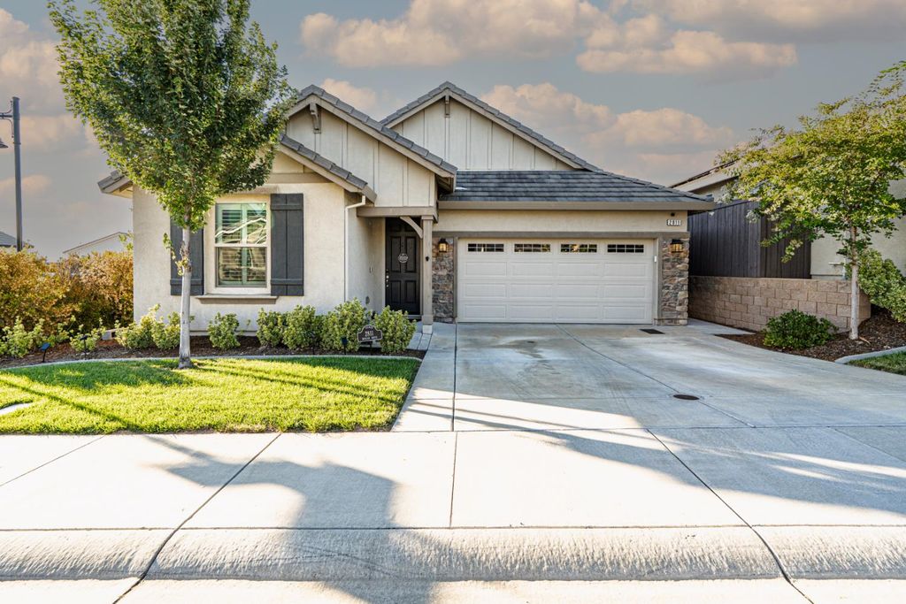 2811 Boxcar Dr, Rocklin, CA 95765