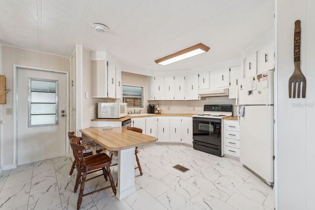 6756 KENSINGTON DRIVE NE, Winter Haven, FL 33881