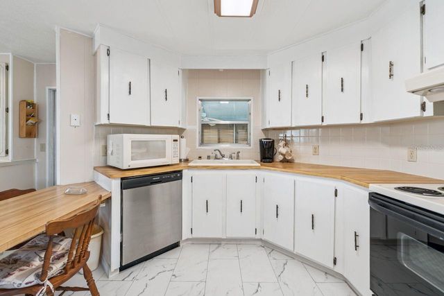 6756 KENSINGTON DRIVE NE, Winter Haven, FL 33881