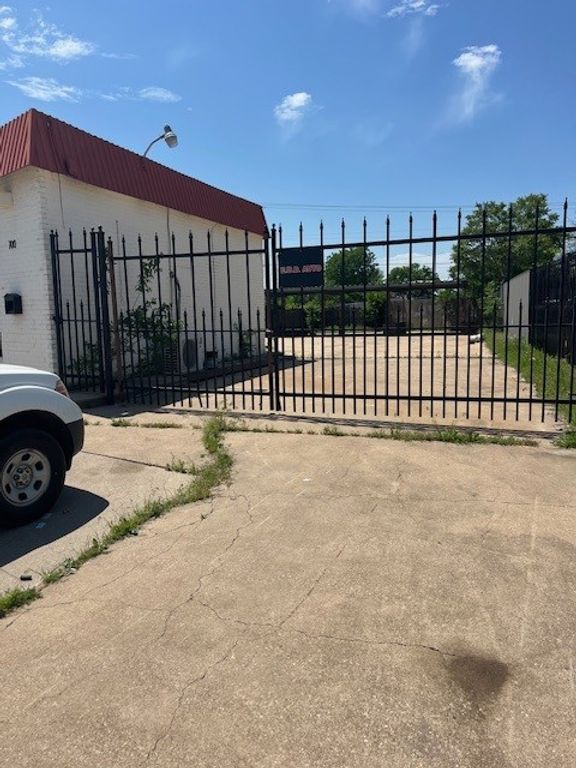 700 S Cherry Lane, White Settlement, TX 76108 — photo 4