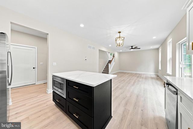 102 BLUE ANCHOR RD, Sicklerville, NJ 08081