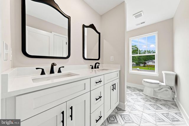 102 BLUE ANCHOR RD, Sicklerville, NJ 08081