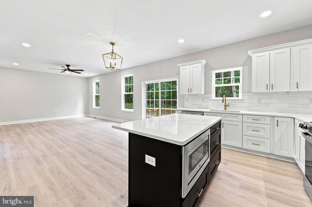 102 BLUE ANCHOR RD, Sicklerville, NJ 08081