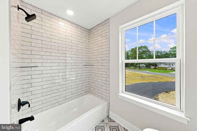 102 BLUE ANCHOR RD, Sicklerville, NJ 08081