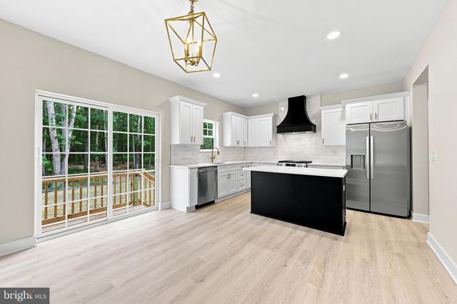 102 BLUE ANCHOR RD, Sicklerville, NJ 08081