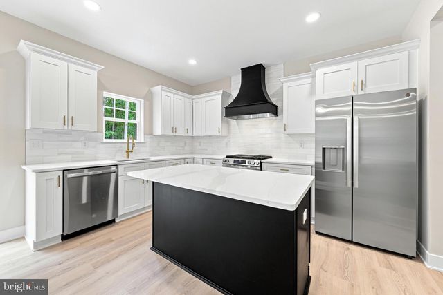 102 BLUE ANCHOR RD, Sicklerville, NJ 08081