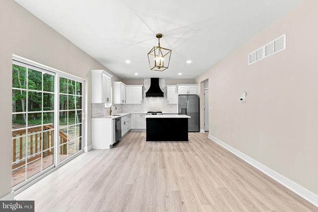 102 BLUE ANCHOR RD, Sicklerville, NJ 08081