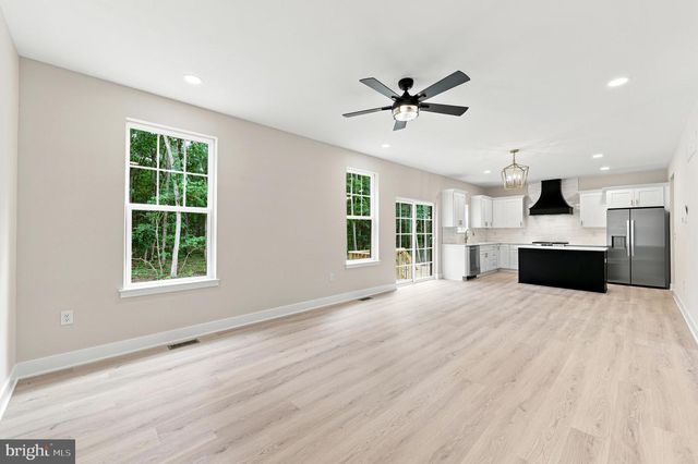 102 BLUE ANCHOR RD, Sicklerville, NJ 08081