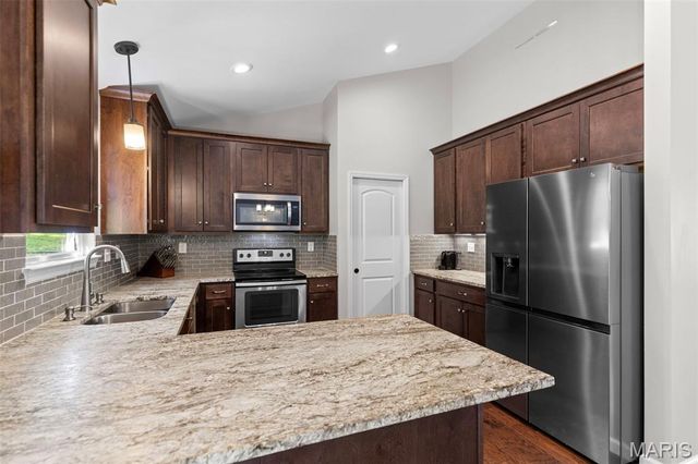 120 Willow Branch, Hillsboro, MO 63050