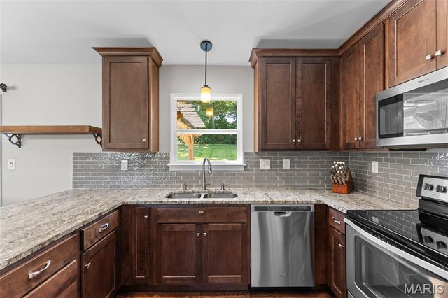 120 Willow Branch, Hillsboro, MO 63050