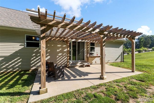 120 Willow Branch, Hillsboro, MO 63050