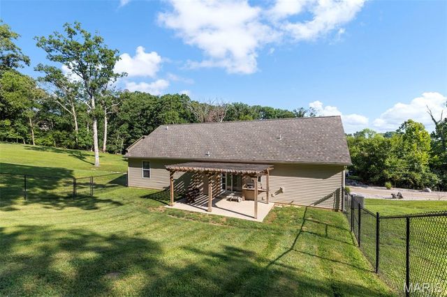 120 Willow Branch, Hillsboro, MO 63050