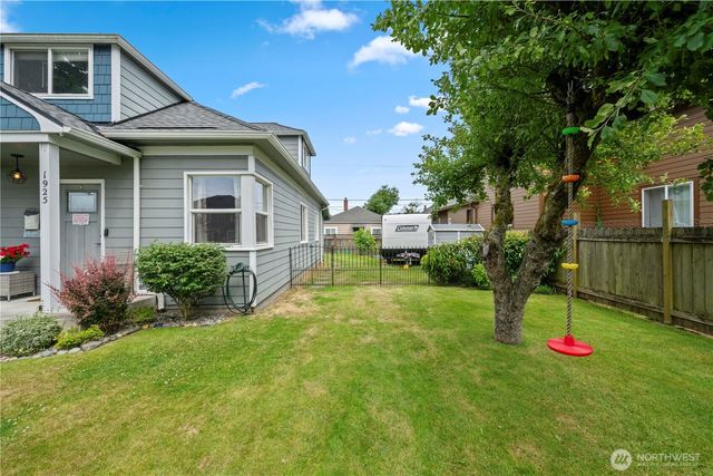 1925 Rainier Avenue, Everett, WA 98201