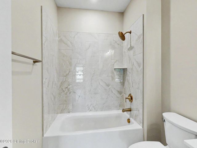 17026 Farrier Dr, Louisville, KY 40245