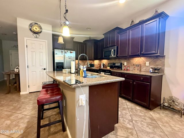 17656 W CEDARWOOD Lane, Goodyear, AZ 85338