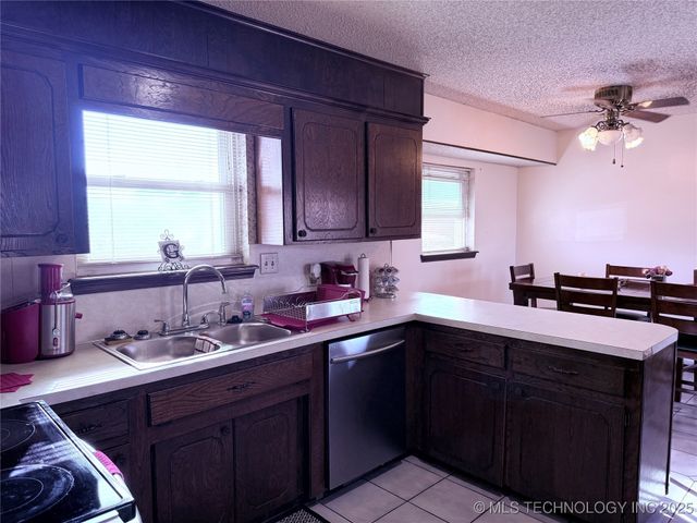 2902 Hilltop Avenue, Muskogee, OK 74403