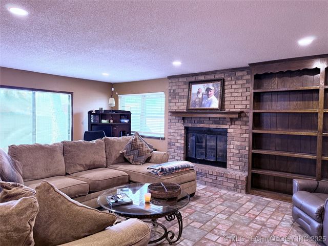 2902 Hilltop Avenue, Muskogee, OK 74403