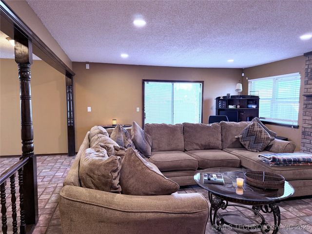 2902 Hilltop Avenue, Muskogee, OK 74403