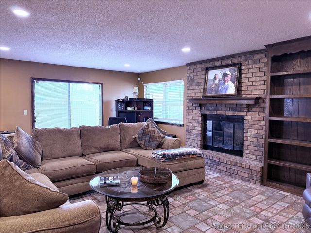 2902 Hilltop Avenue, Muskogee, OK 74403