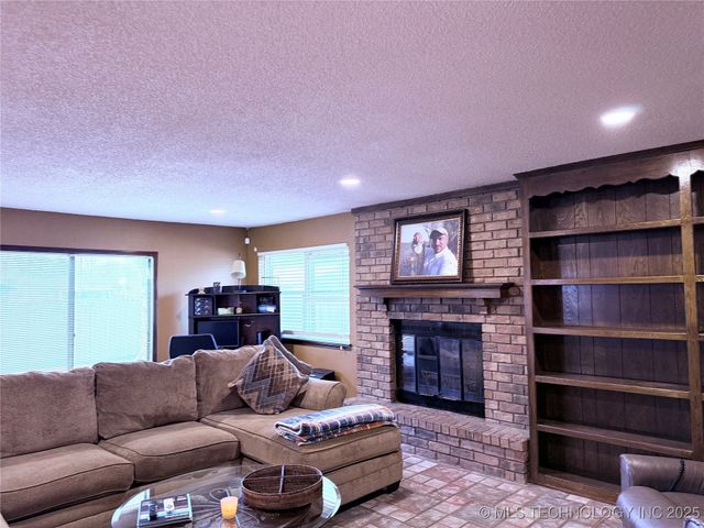 2902 Hilltop Avenue, Muskogee, OK 74403
