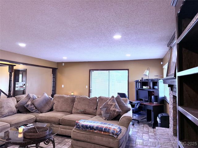 2902 Hilltop Avenue, Muskogee, OK 74403