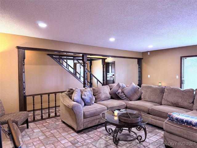 2902 Hilltop Avenue, Muskogee, OK 74403