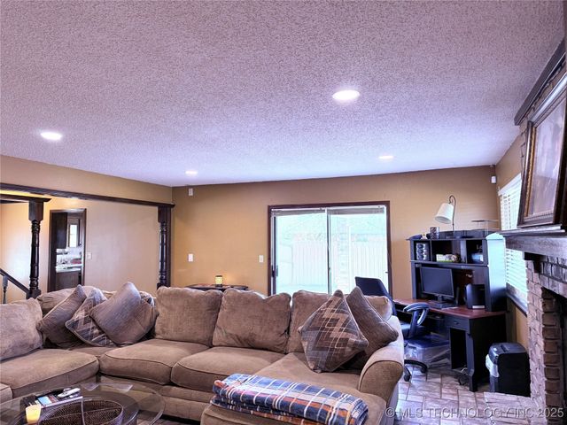 2902 Hilltop Avenue, Muskogee, OK 74403