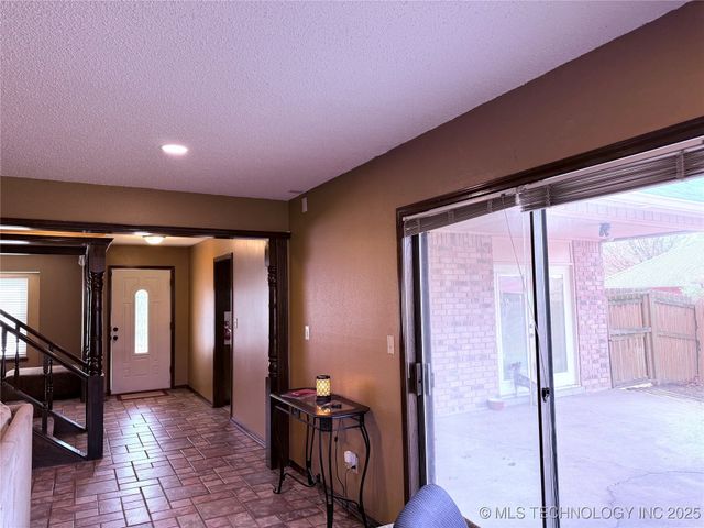2902 Hilltop Avenue, Muskogee, OK 74403