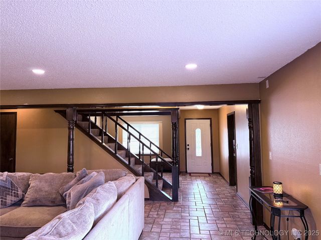 2902 Hilltop Avenue, Muskogee, OK 74403
