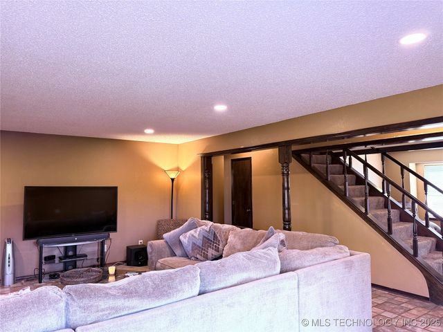 2902 Hilltop Avenue, Muskogee, OK 74403