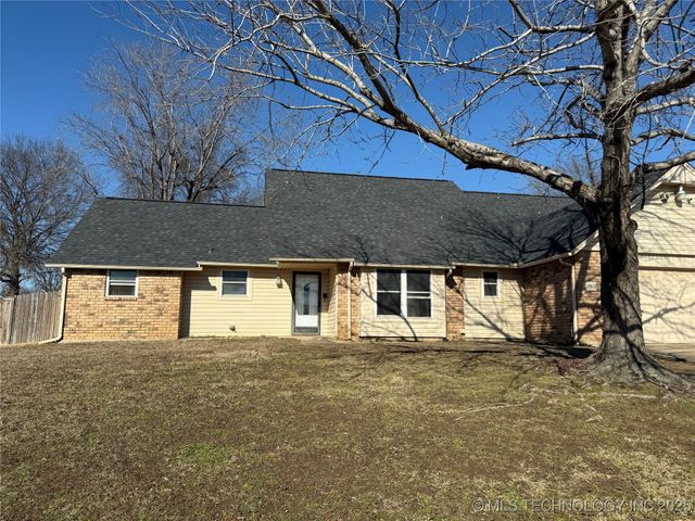 2902 Hilltop Avenue, Muskogee, OK 74403