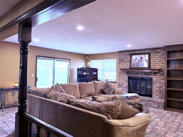 2902 Hilltop Avenue, Muskogee, OK 74403