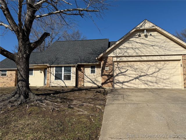 2902 Hilltop Avenue, Muskogee, OK 74403