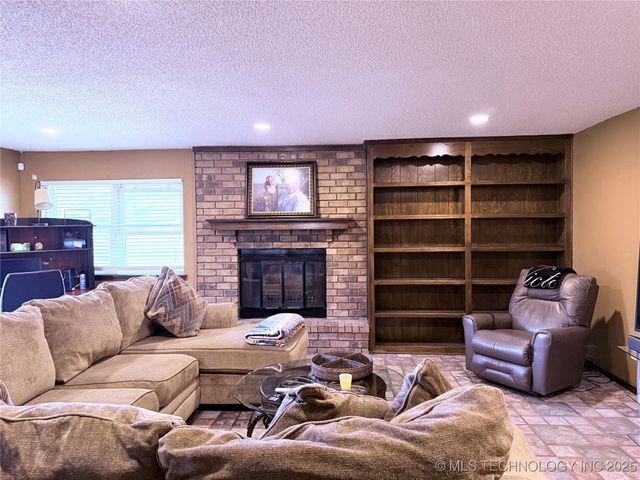 2902 Hilltop Avenue, Muskogee, OK 74403