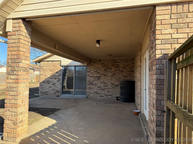 2902 Hilltop Avenue, Muskogee, OK 74403