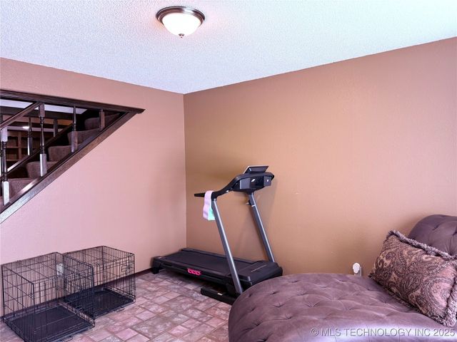2902 Hilltop Avenue, Muskogee, OK 74403