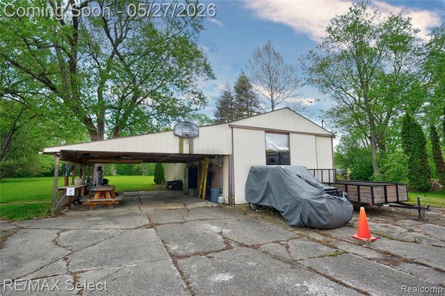 6361 Fenton Road, Grand Blanc, MI 48507