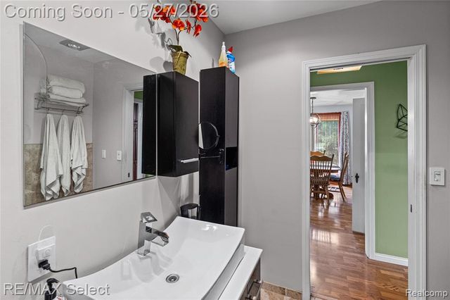 6361 Fenton Road, Grand Blanc, MI 48507