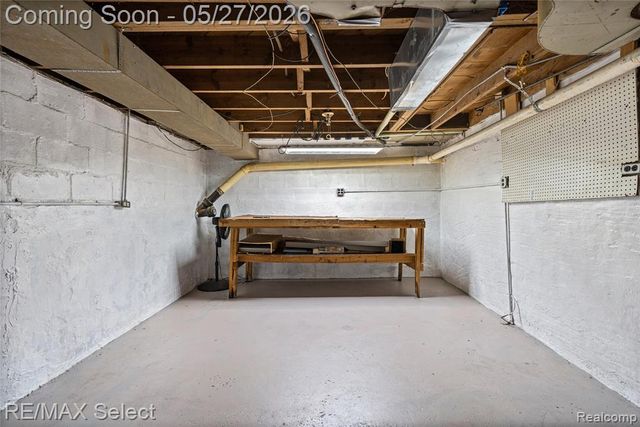 6361 Fenton Road, Grand Blanc, MI 48507