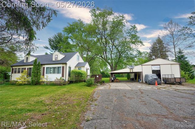 6361 Fenton Road, Grand Blanc, MI 48507