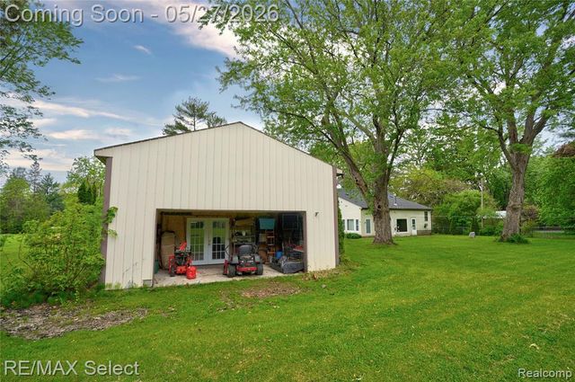 6361 Fenton Road, Grand Blanc, MI 48507