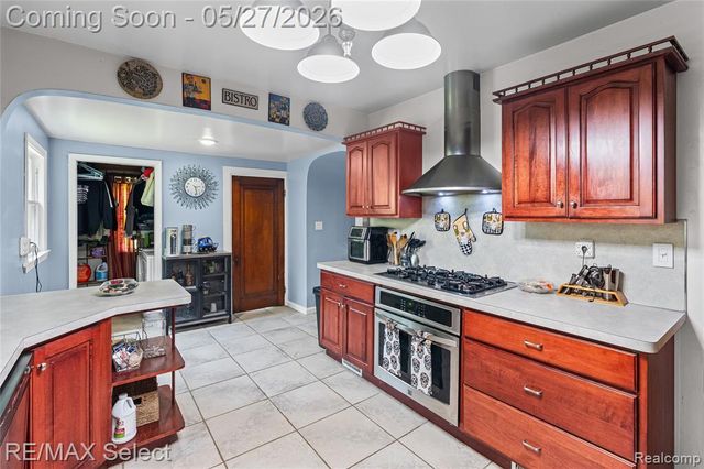 6361 Fenton Road, Grand Blanc, MI 48507
