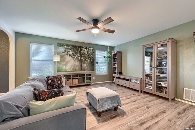 2240 Stoneleigh, New Braunfels, TX 78130