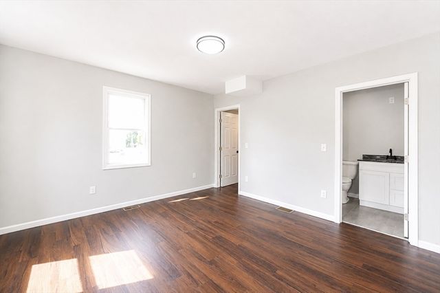 19 Mason St, Taunton, MA 02780